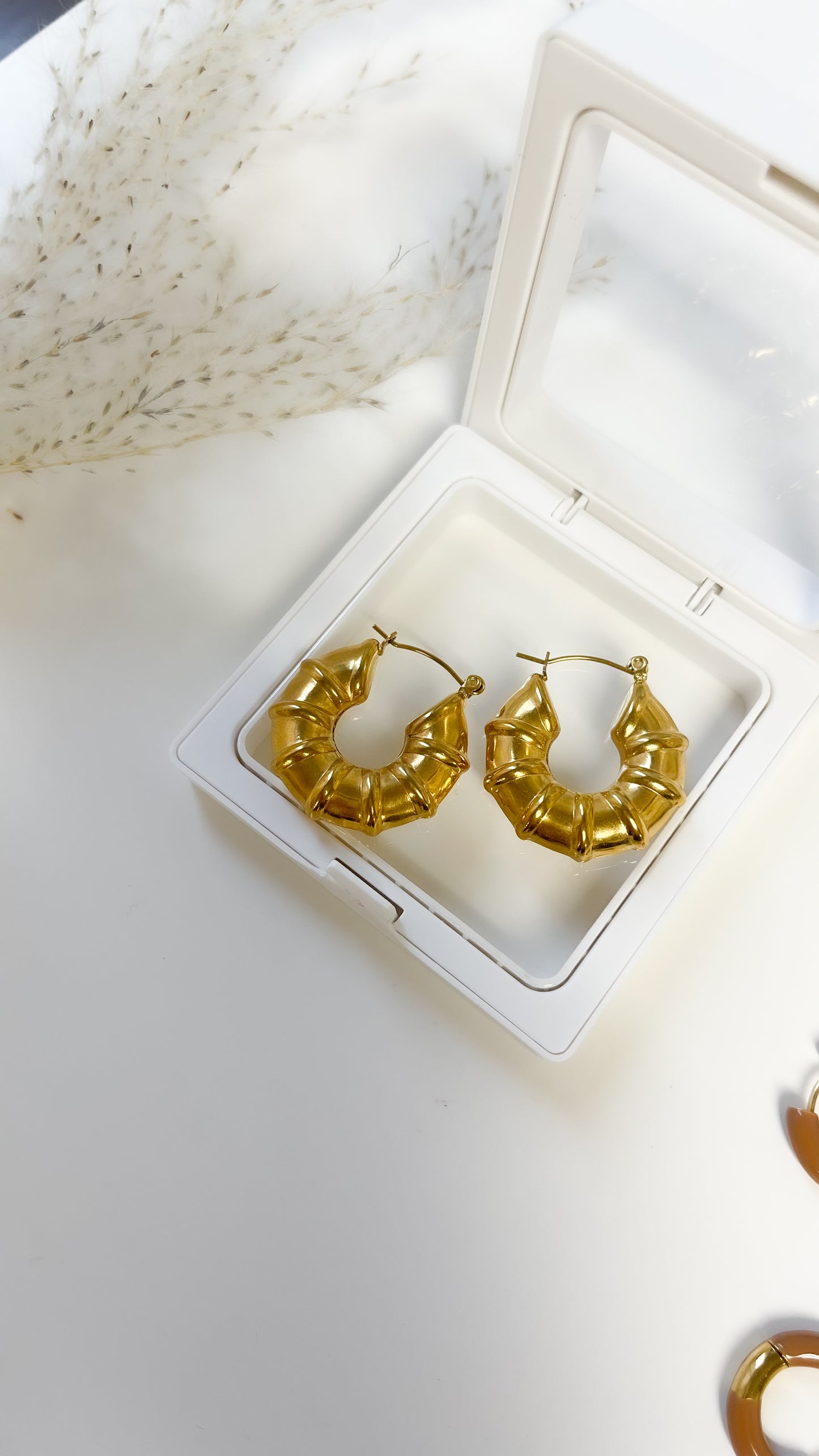 Hollow earrings!