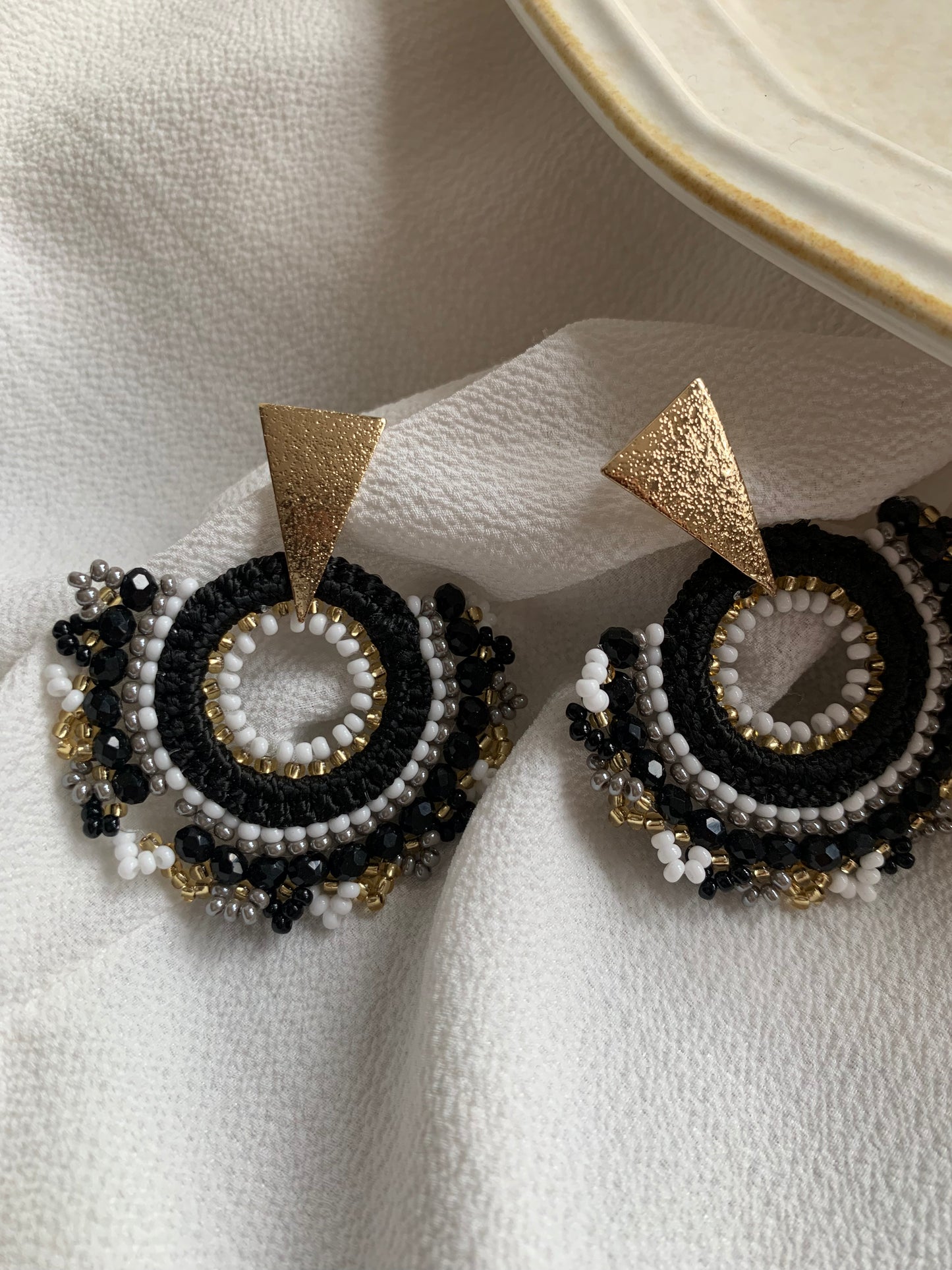 Elegant black earrings