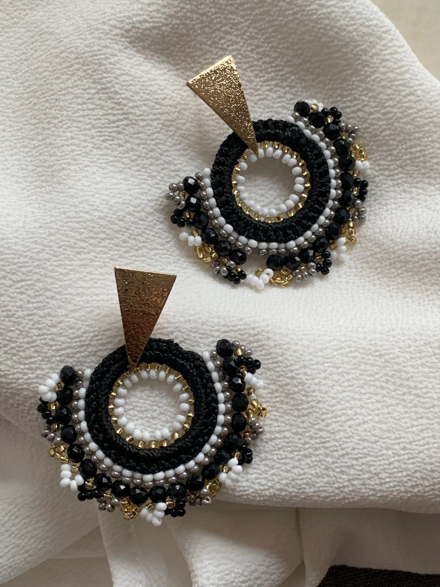 Elegant black earrings