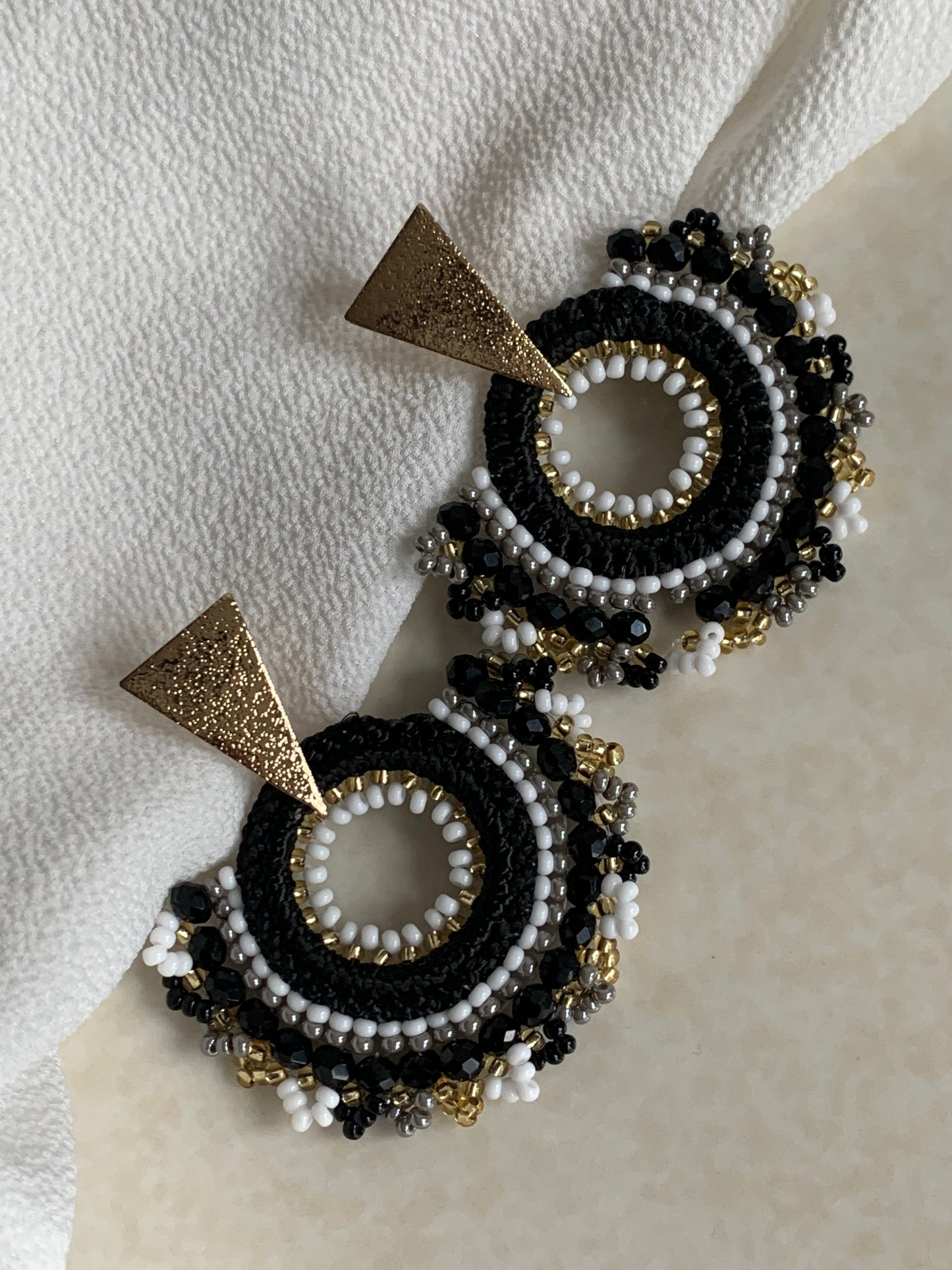 Elegant black earrings
